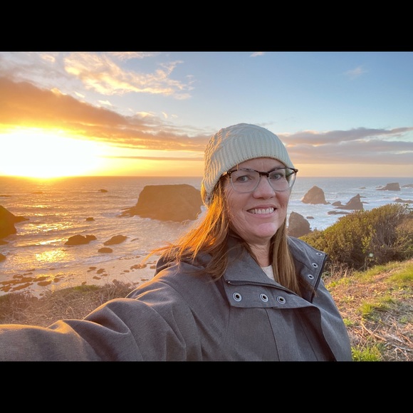 Meet your Posher, Debi - Picture 1 of 1